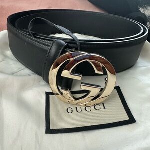 Authentic women’s Gucci interlocking g belt. Size 90.
